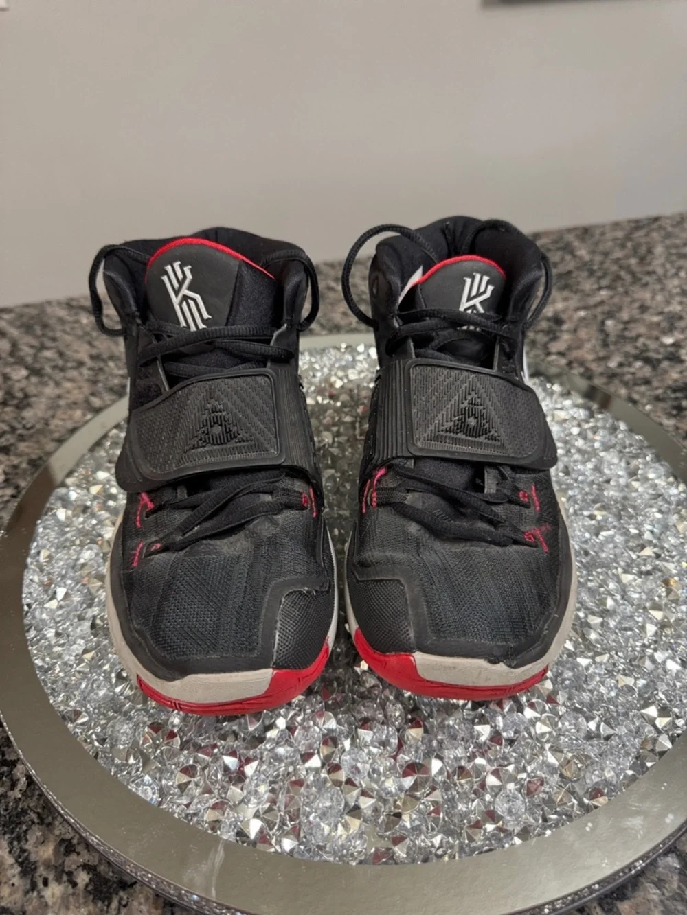 Nike Kyrie 6 bred Black and Red High-Top Basketball Sneakers 6Y